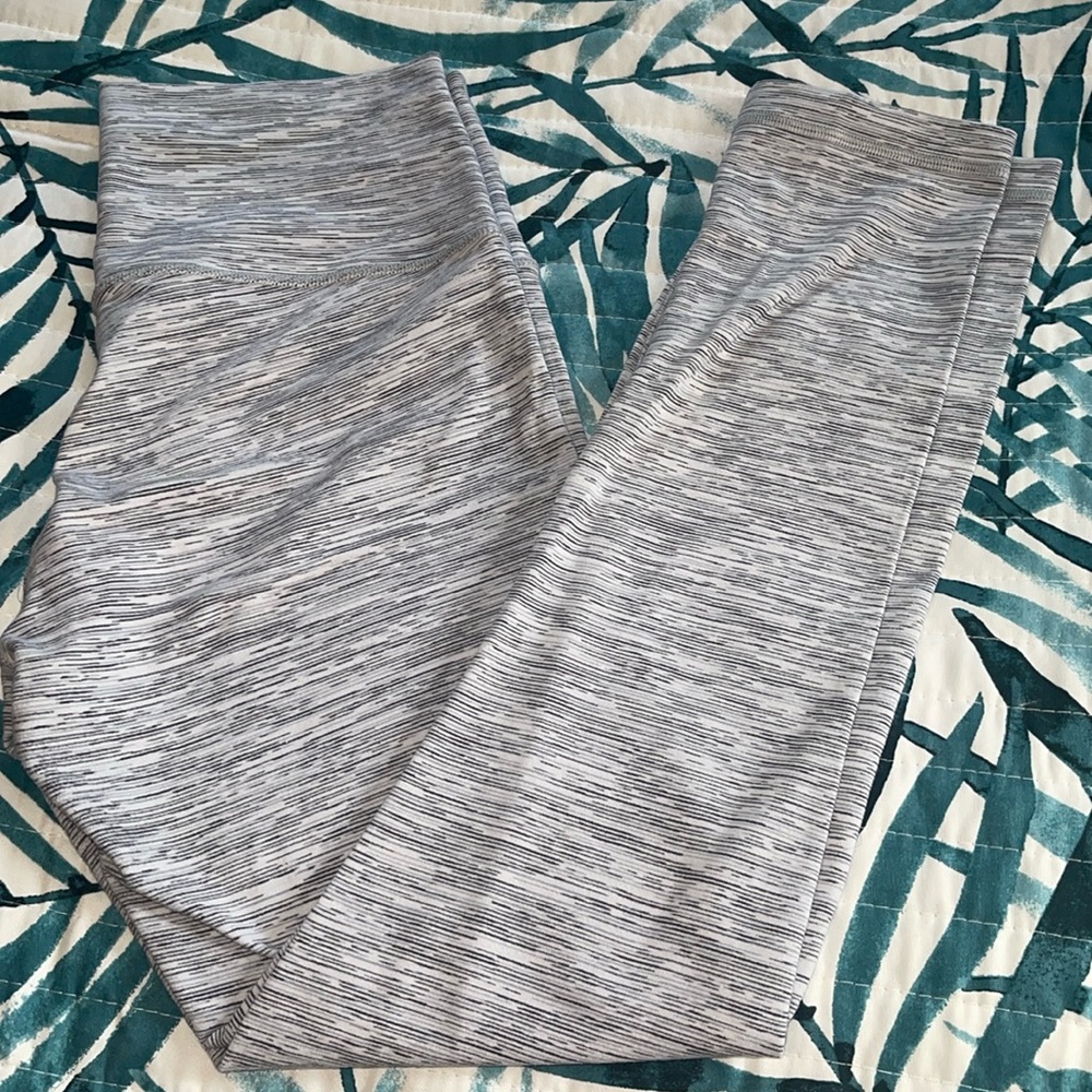 Lululemon leggings size 6